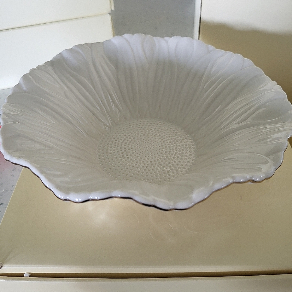 Lenox Sunflower treat dish